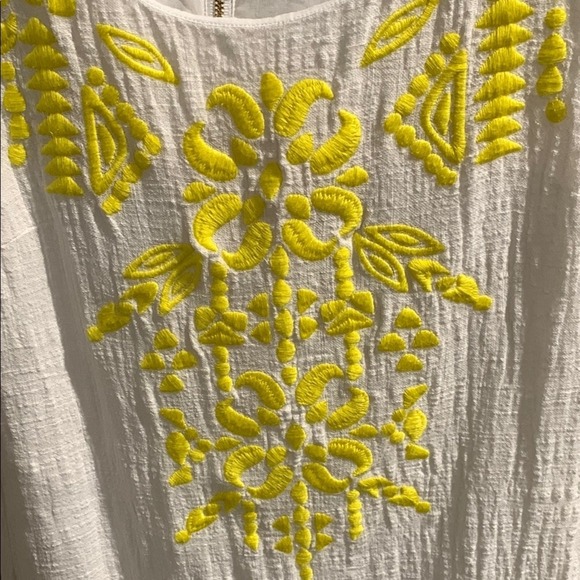 Vineyard Vines White and Yellow Embroidered‎ Sleeveless Linen Dress - Picture 4 of 4